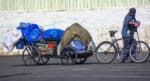 «Милосердие» собирает теплые вещи для бездомных