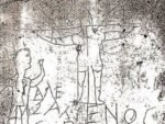 карикатура на первых христиан, сделанная кем-то из римских воинов-язычников (найдена на палатинском холме ). рисунок служит явным подтверждением использования в раннем христианстве символа креста.