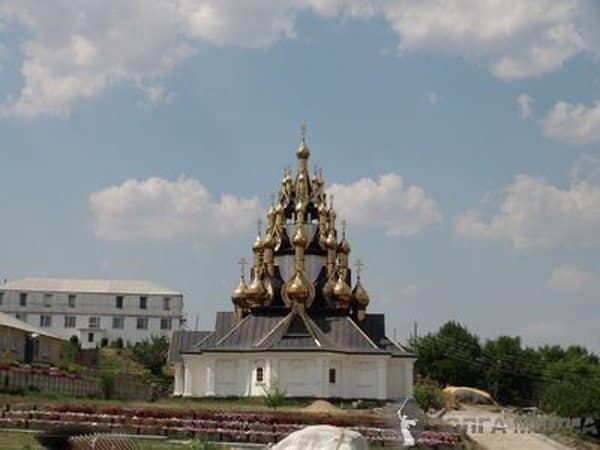 В Волгоградской области возвели 33-х купольный храм
