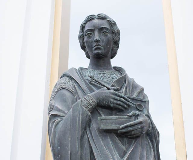 Памятник святителю Пантелеимону открыли в Нефтеюганске