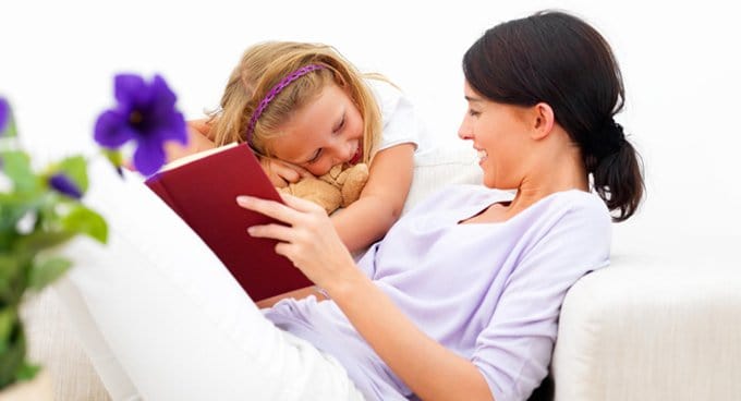 Психологи посоветовали побольше читать детям Библию