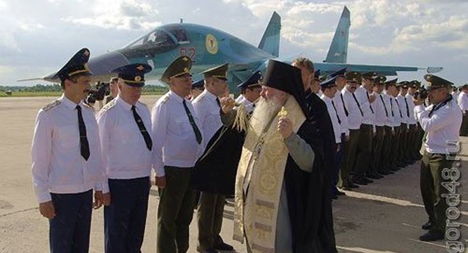 На российские истребители нанесли лики святых
