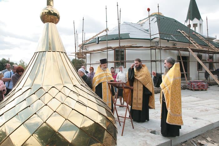 Освящение купола временного храма святого благоверного князя Александра Невского при МГИМО. 2012