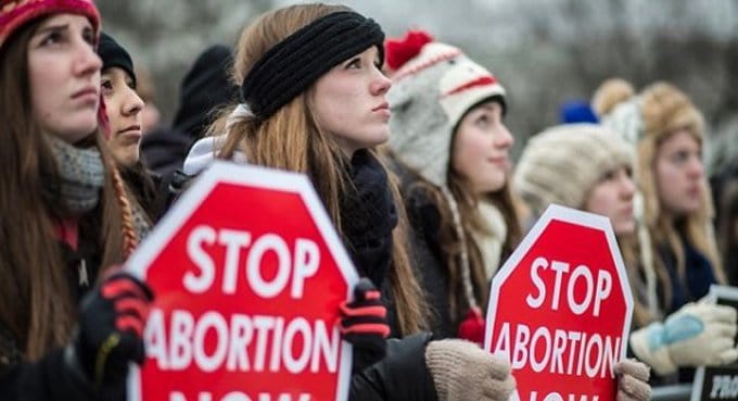В США проводят закон, запрещающий аборты на средства налогоплательщиков