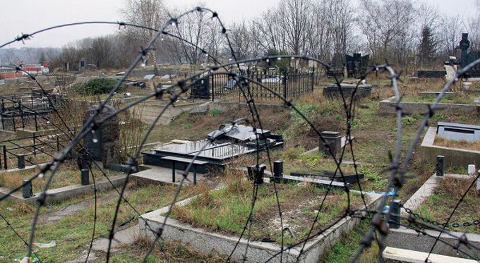 На Сретение в Косово осквернили православное кладбище