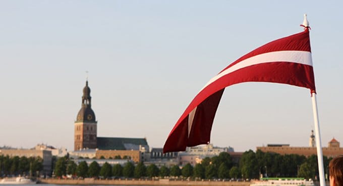 Латвия намерена защищать традиционные семью и брак