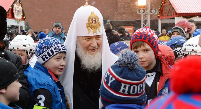 Патриарх Кирилл благословил детский турнир по хоккею с мячом