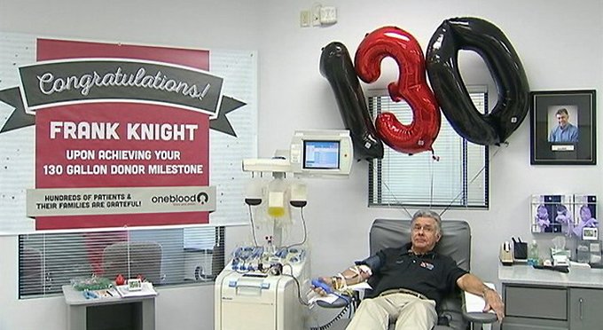 Американский учитель-пенсионер сдал за жизнь почти 500 литров крови