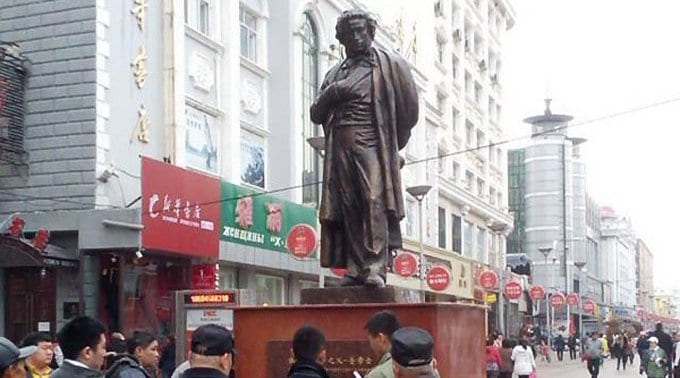 Китайцы установили памятник «отцу» русской литературы