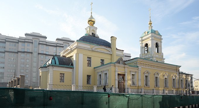 Патриарх Кирилл освятил восстановленный храм на Преображенке