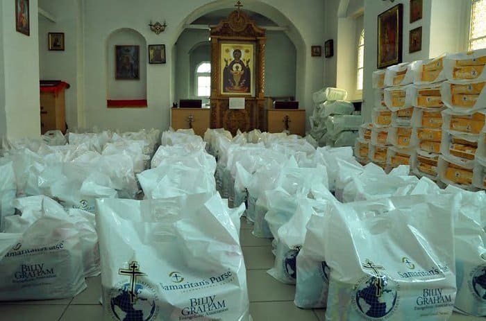 Церковь передала жителям юго-востока Украины более 400 тонн продуктов