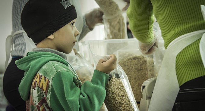 Церковь и «Фонд продовольствия «Русь» собирают еду для неимущих