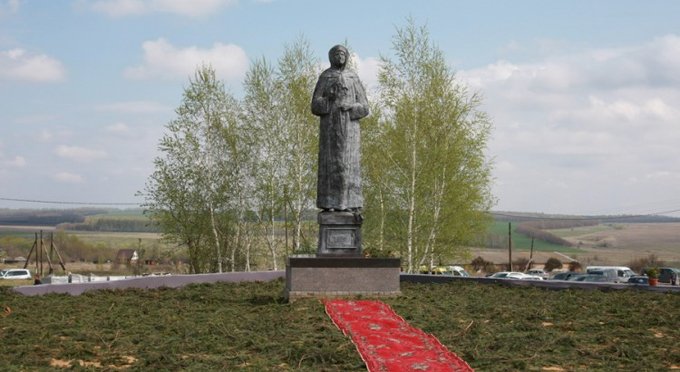 На малой родине блаженной Матроны Московской установили ее памятник