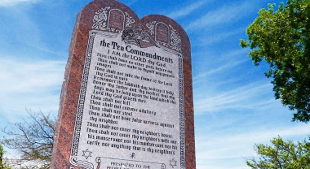 В штате Оклахома хотят снести памятник с десятью заповедями