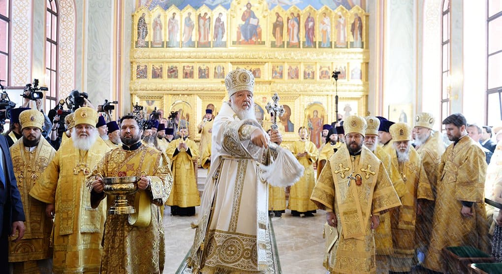 В восстановленном епархиальном доме патриарх Кирилл освятил храмы
