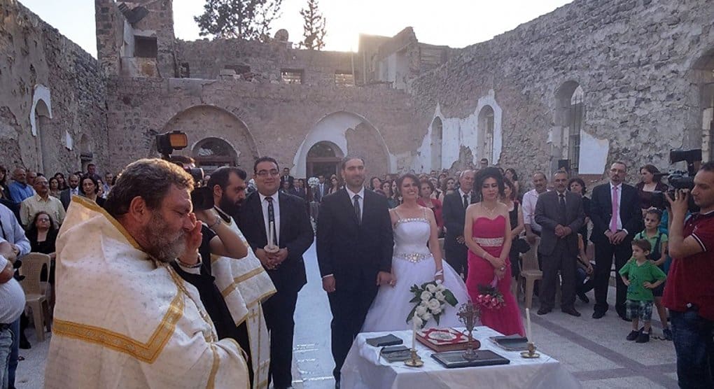 В разрушенном сирийском монастыре прошло венчание