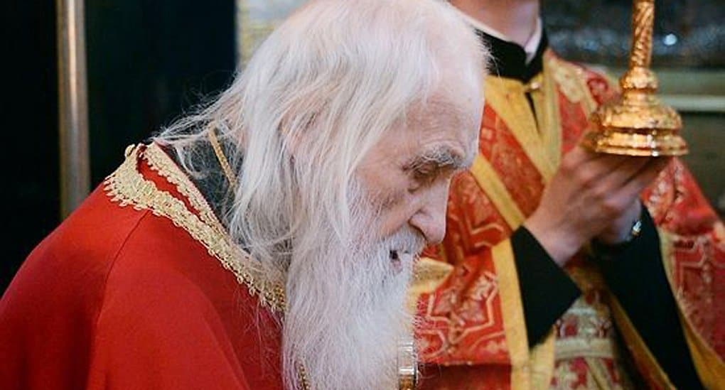 Патриарх Кирилл наградил игумена русского монастыря на Афоне в честь его 100-летия