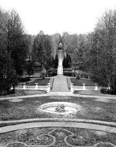 Вид на пейзажный парк с балкона усадебного дома в Рай-Семеновском_ок 1900
