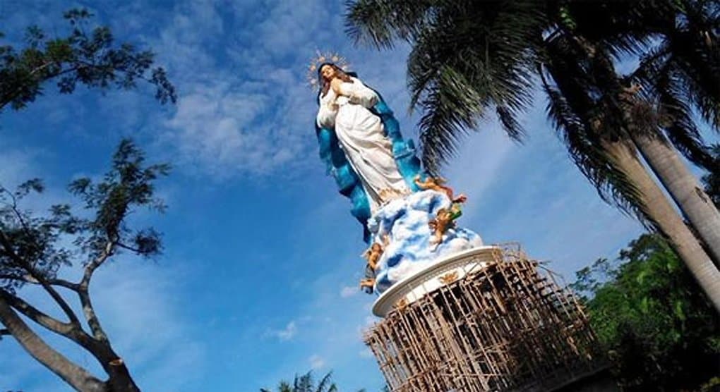 Самую высокую статую Девы Марии освятили в Индонезии