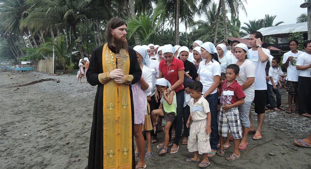 Члены бывших католических общин приняли православие на Филиппинах
