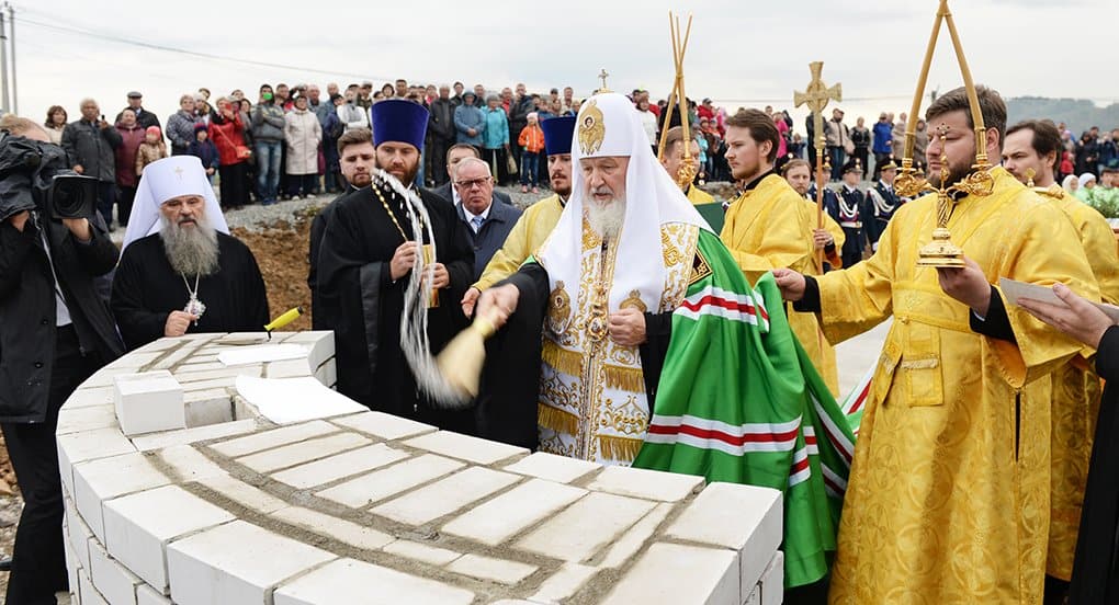 В Горно-Алтайске патриарх заложил храм в честь покровителей брака