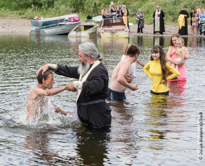 Крещение в поселке Юбилейный (471 житель). Приняли таинство крещения 25 человек 
