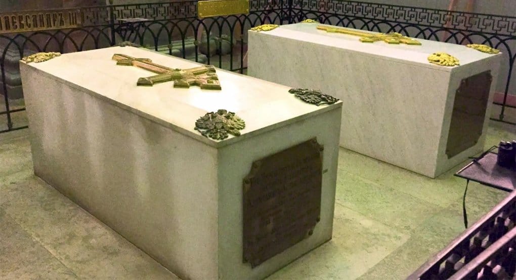 Специалисты вскрыли гробницу Александра III и взяли пробы для анализа