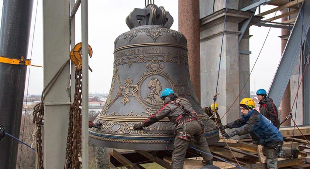 Колокол весом в 16 тонн установили на Исаакиевский собор