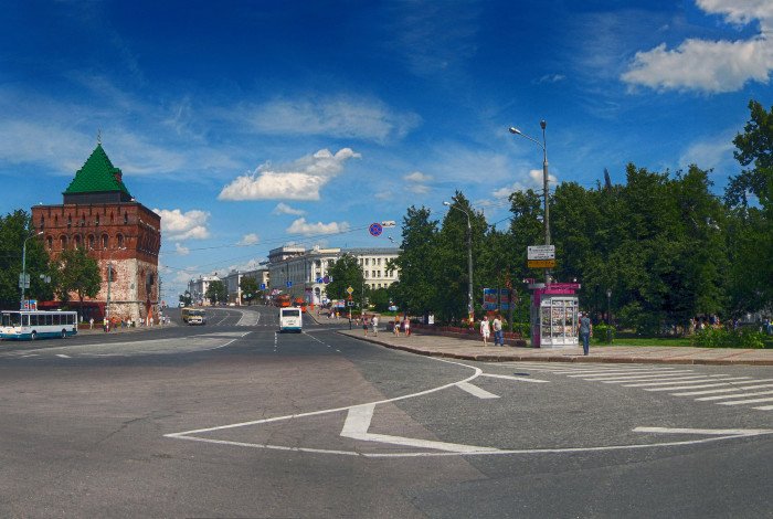 Общий вид площади Минина и Пожарского. Дмитриовская башня Кремля flickr.com