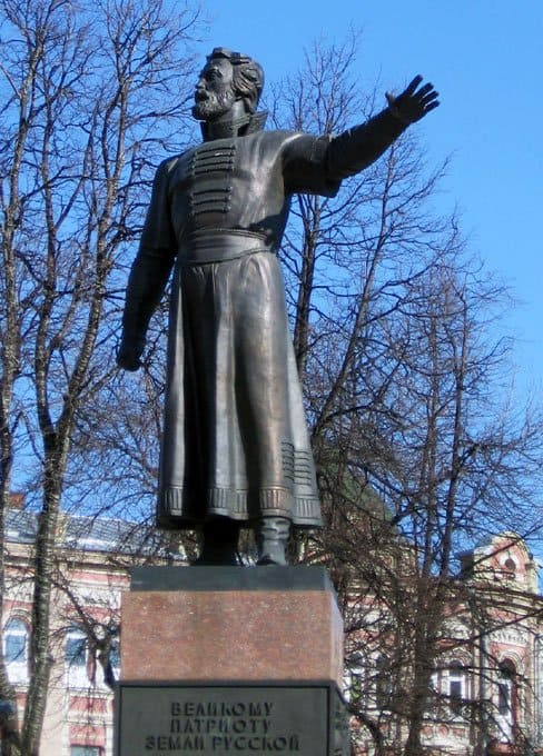 Памятник Кузьме Минину работы скульптора О.К. Комова был открыт в 1989 году.
