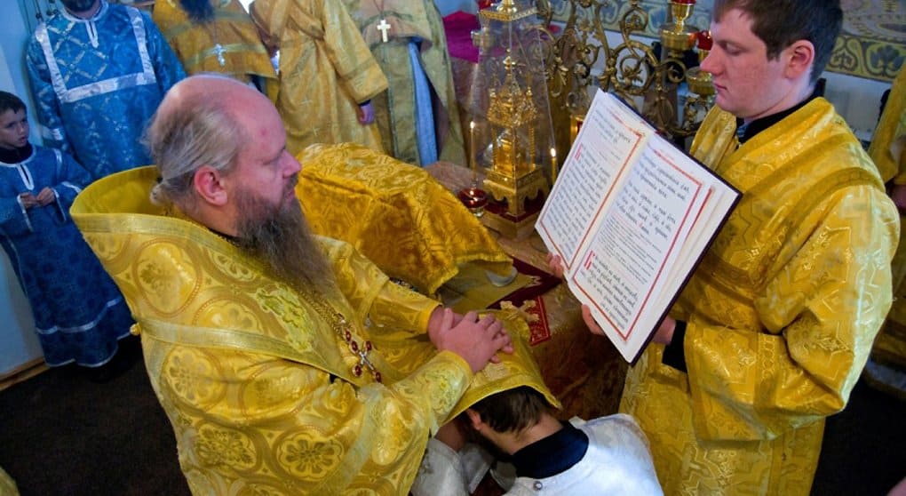 Священниками могут быть только те, кто имеет полное семинарское образование, - патриарх Кирилл