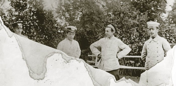 Виктор Никольский — второй слева 