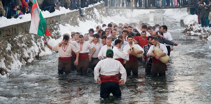  Крещенские купания. Калофер. Болгария Фото. Balkanregion