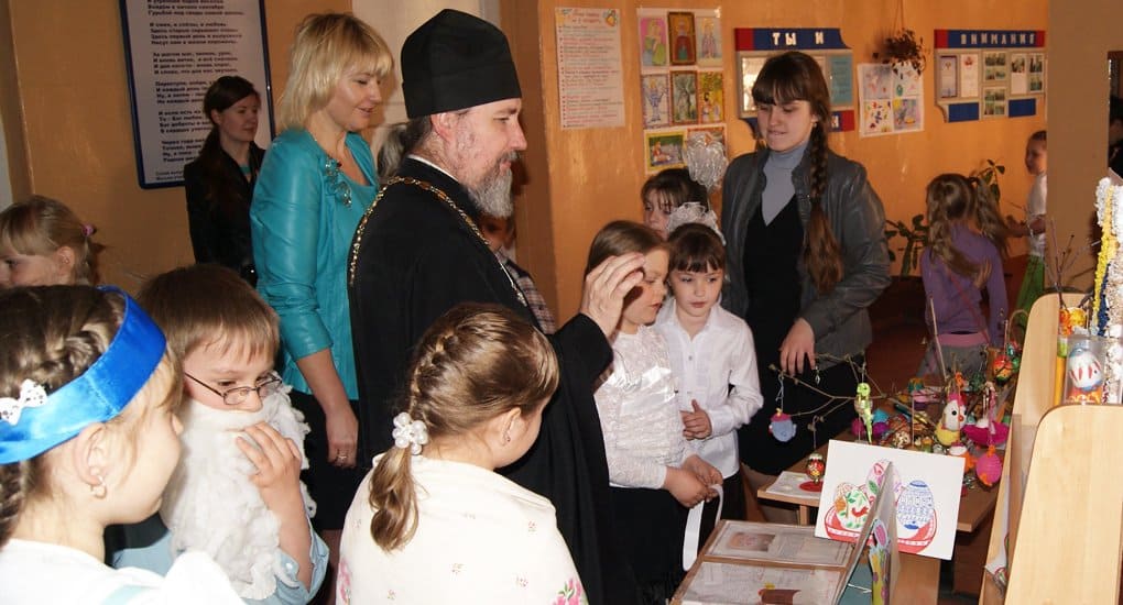 С православием надо знакомить дошкольников и студентов, считают в Церкви