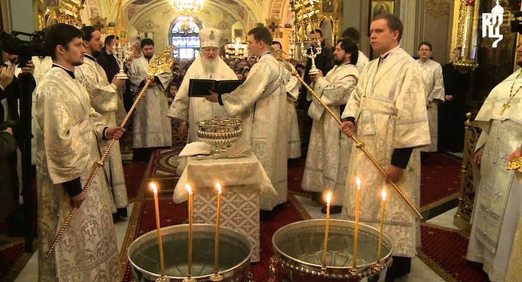 В канун Крещения Господня патриарх Кирилл освятил воду Великим чином