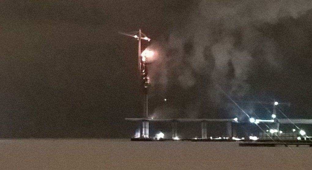 Рискуя жизнью на пожаре в Петербурге, крановщица спасла нескольких рабочих