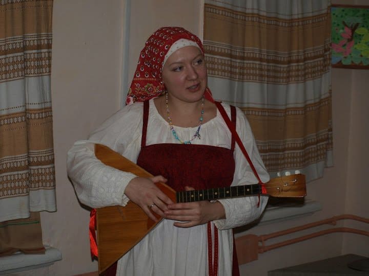 Вероника Евсеева, фольклорист и музыкант. В воскресенском краеведческом музее работает с 2010 года.