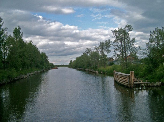 Северодвинский канал в Кириллове, вид на Кузьминский канал с понтона_фото Ymblanter_ wikipedia