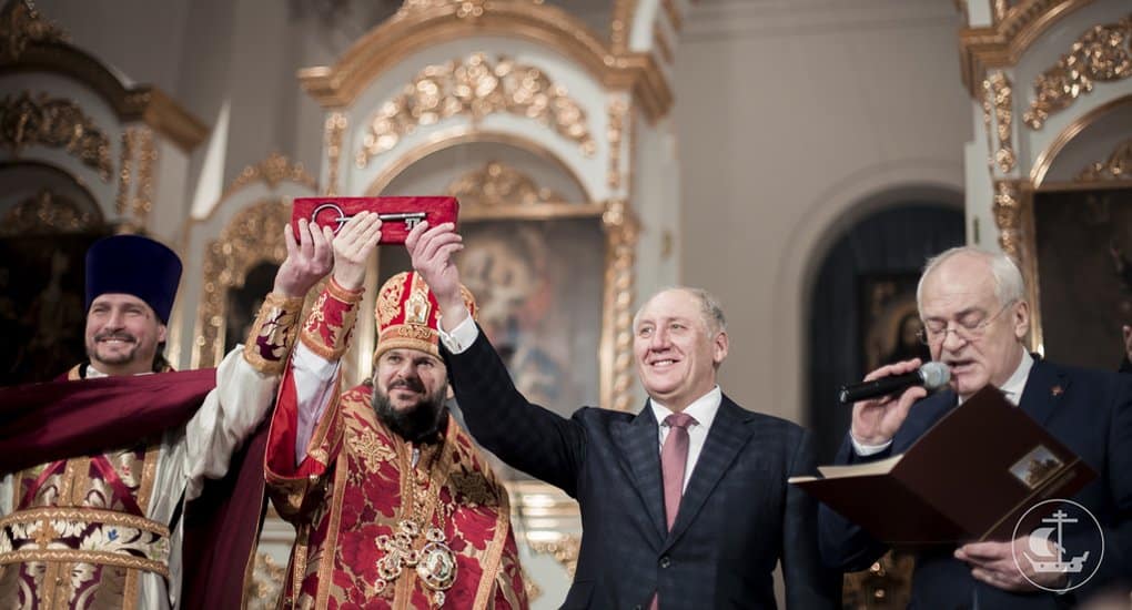 Смольный собор Петербурга вернули Русской Церкви