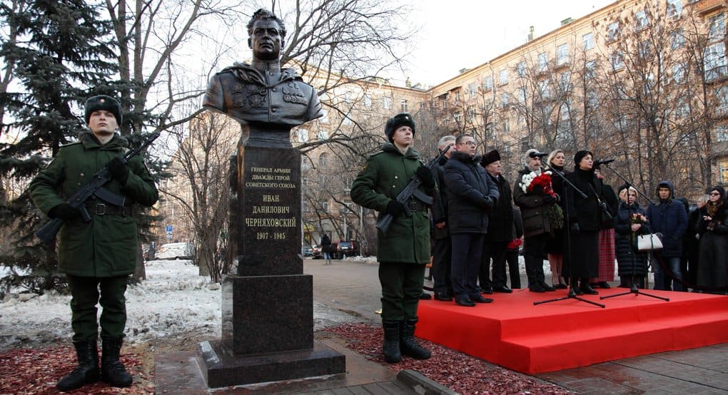 Генералу Ивану Черняховскому, освобождавшему Польшу, открыли в Москве бюст