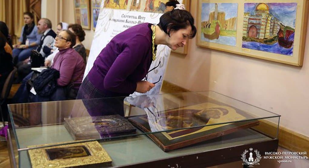 Впервые за сто лет показали уникальные иконы Высоко-Петровского монастыря