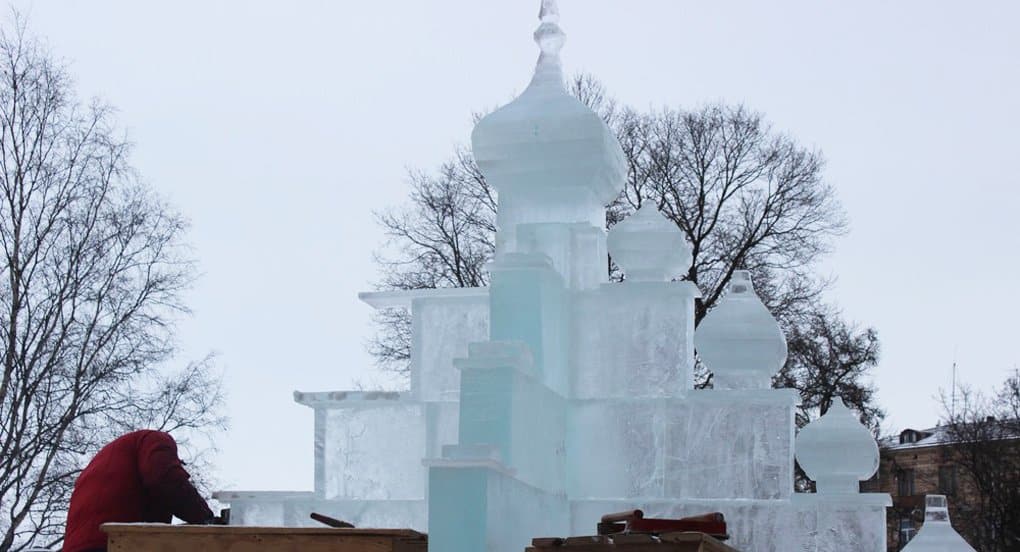 Ледяную копию храма с острова Кижи установили в Петрозаводске