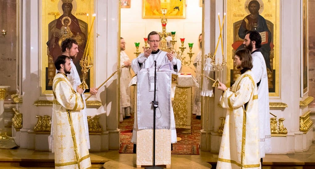Церковь обучит священников технике общения со слепоглухими