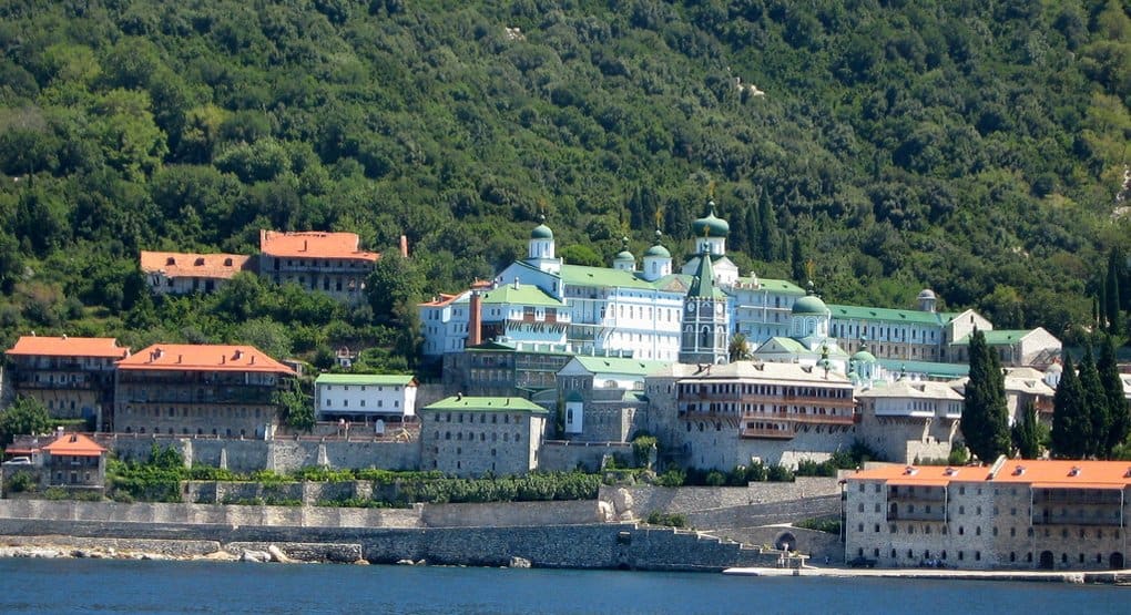 Патриарх Кирилл надеется, что русскому монастырю на Афоне помогут и после юбилея