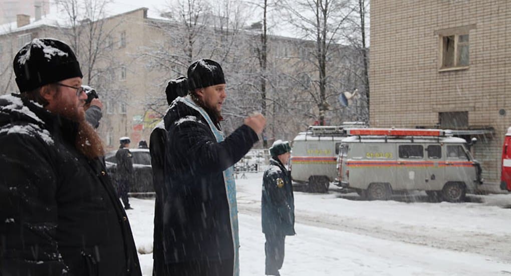 Священники Ярославской епархии помогают пострадавшим при взрыве жилого дома