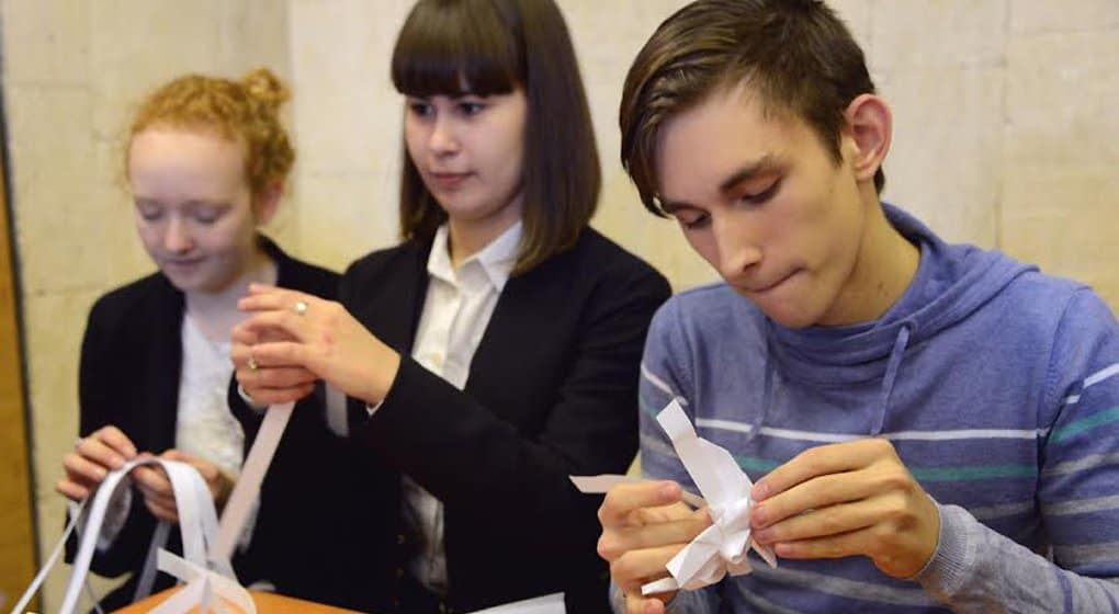 Школьники Петербурга дали старт ежегодной акции Детского хосписа «Белый цветок»