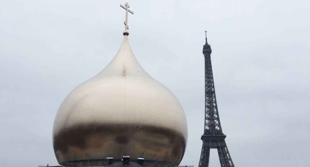Главный купол и крест украсили строящийся русский собор в Париже