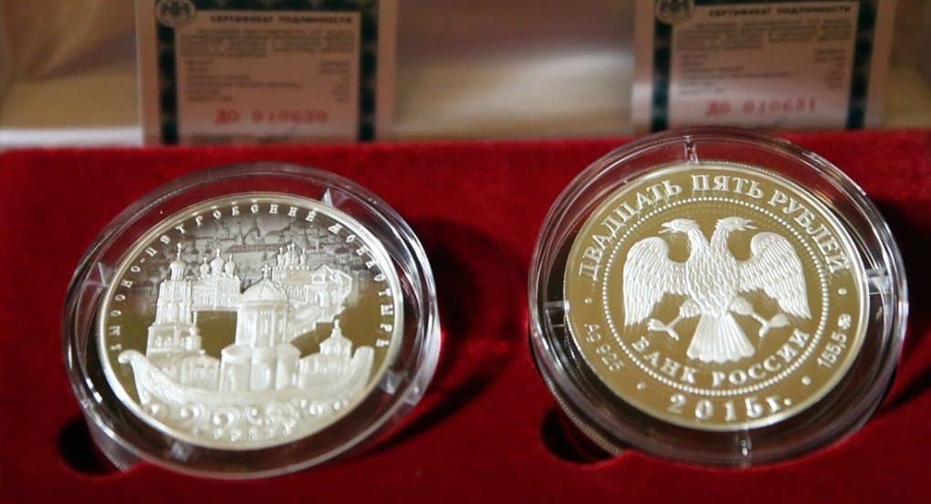 Монету в честь 700-летия Высоко-Петровского монастыря подарили ГИМу