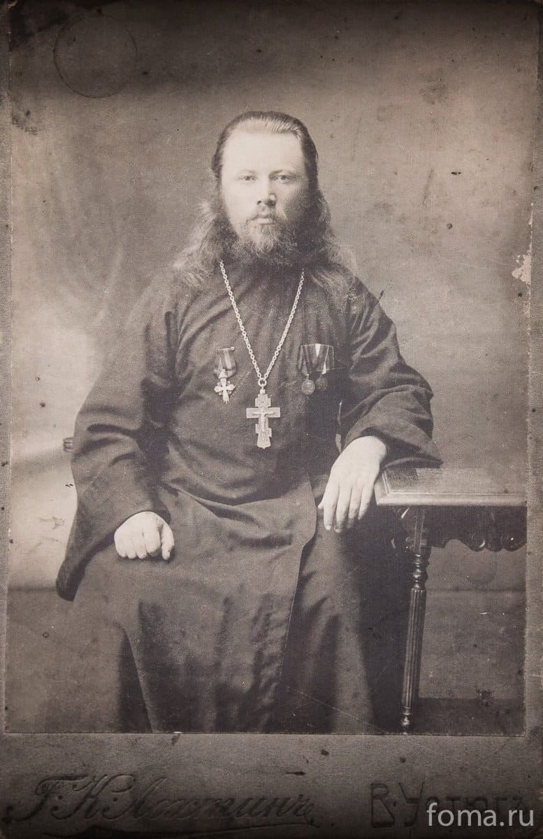 В 1909 году настоятелем Среднепогостского прихода стал священник Константин Павлов, который служил здесь до 1917 года