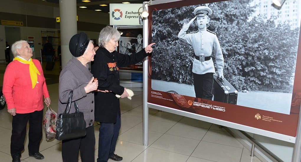 Пассажирам «Шереметьево» представили выставку «Герои на все времена»
